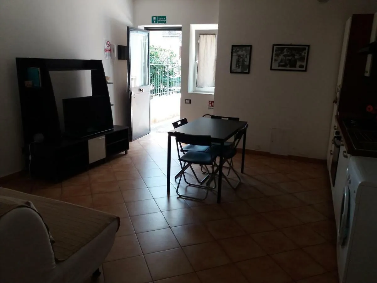 B&B Glicini Roma 2*,  Italia